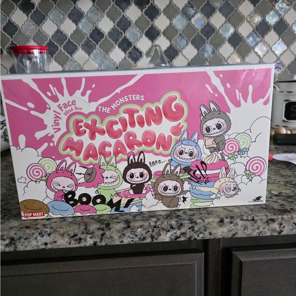 Pop Mart Exciting Macaron Doll Set - Pink and White